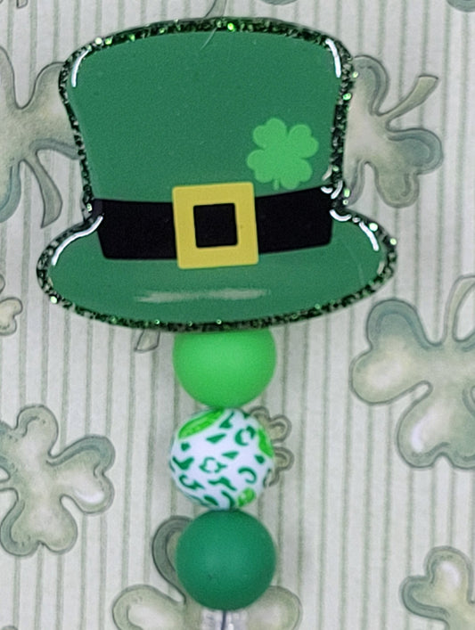Celebrate St. Patrick's Day with our Leprechaun Hat badge reel. This classic hat features a dark green glitter base and 3 coordinating fun and lucky silicone beads for a festive, professional look.