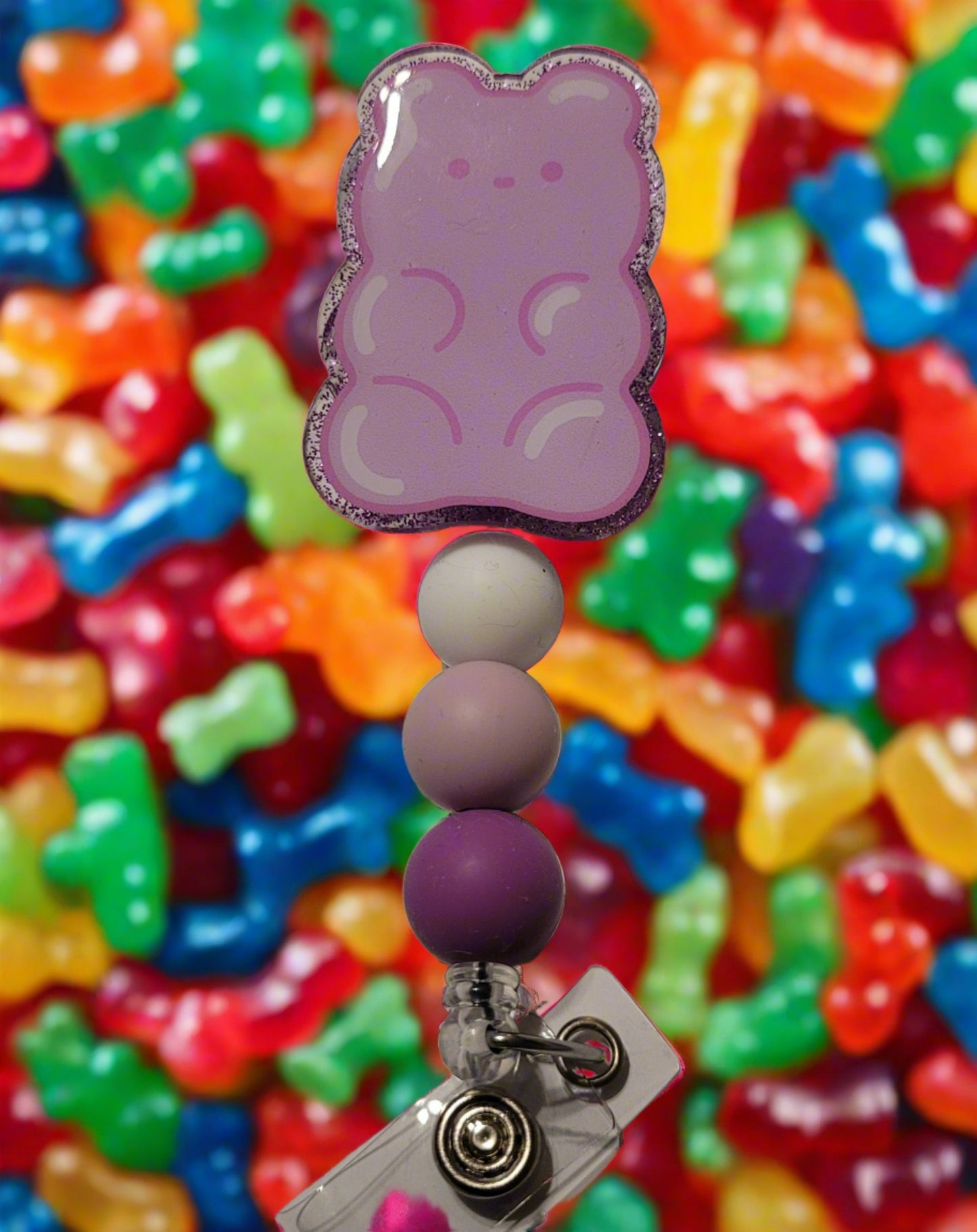 As a Gummy Bear in a Gummy World, these irresistible Badge Reels will have you craving for more! Pick from a range of vibrant colors and silicone accent beads for a truly tasty look!
