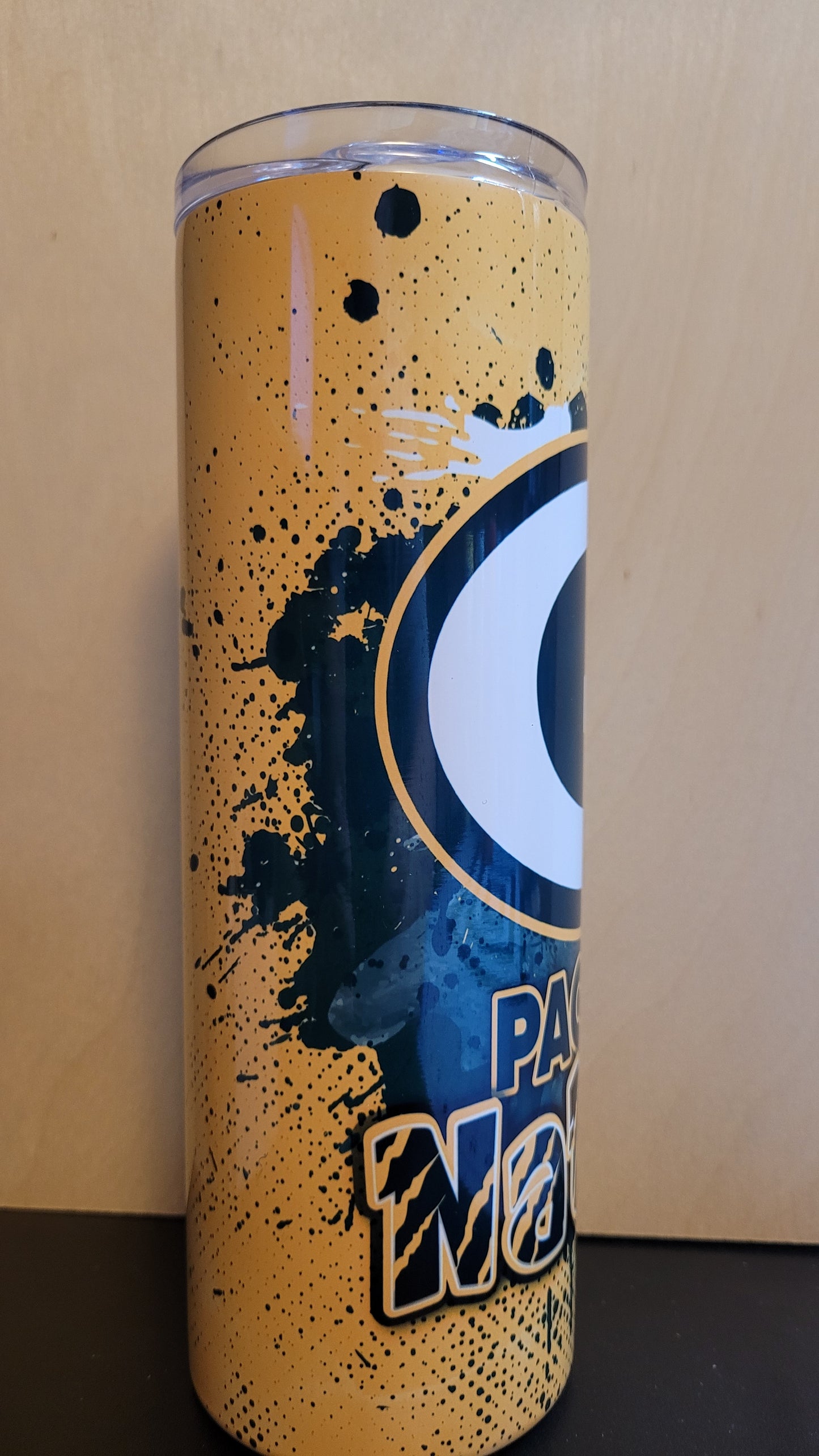 &nbsp;We present our new Sports Series to you with this Packers Paint Splash tumbler. Green &amp; gold colors in a paint splatter format for a unique look.