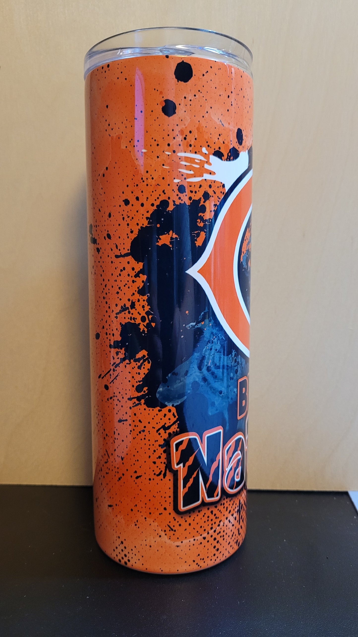 &nbsp;We present our new Sports Series to you with this Bears Paint Splash tumbler. Navy blue &amp; orange colors in a paint splatter format for a unique look.