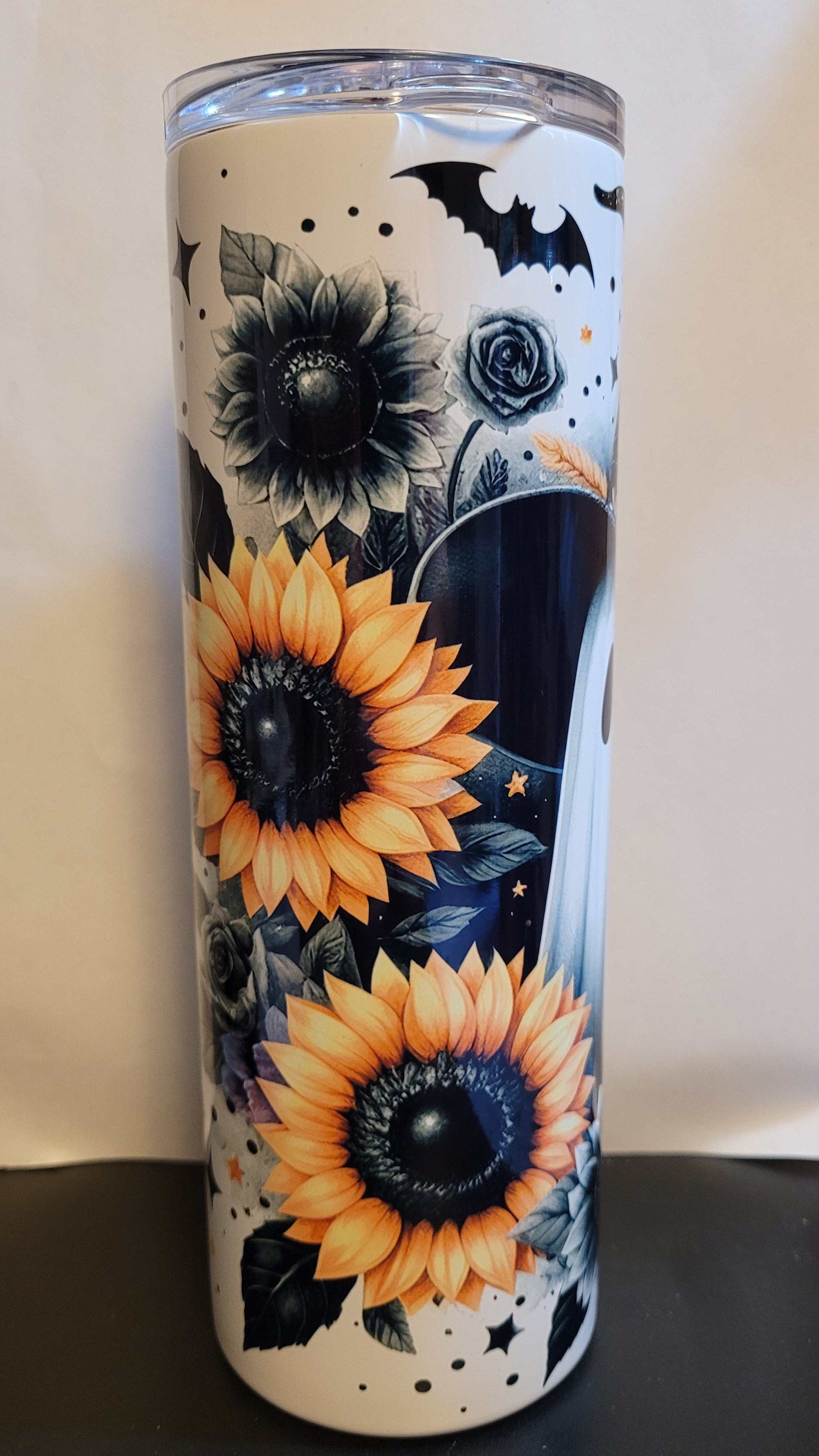 Not all ghosts are scary. Take this adorable Sunflower Ghost wearing a witch hat with a bat overhead and a carved pumpkin in the foreground. This is a stainless tumbler that mirrors our glass can tumbler version. &nbsp; This 20 oz Tumbler from Makerflo is double walled from stainless with great insulating properties.