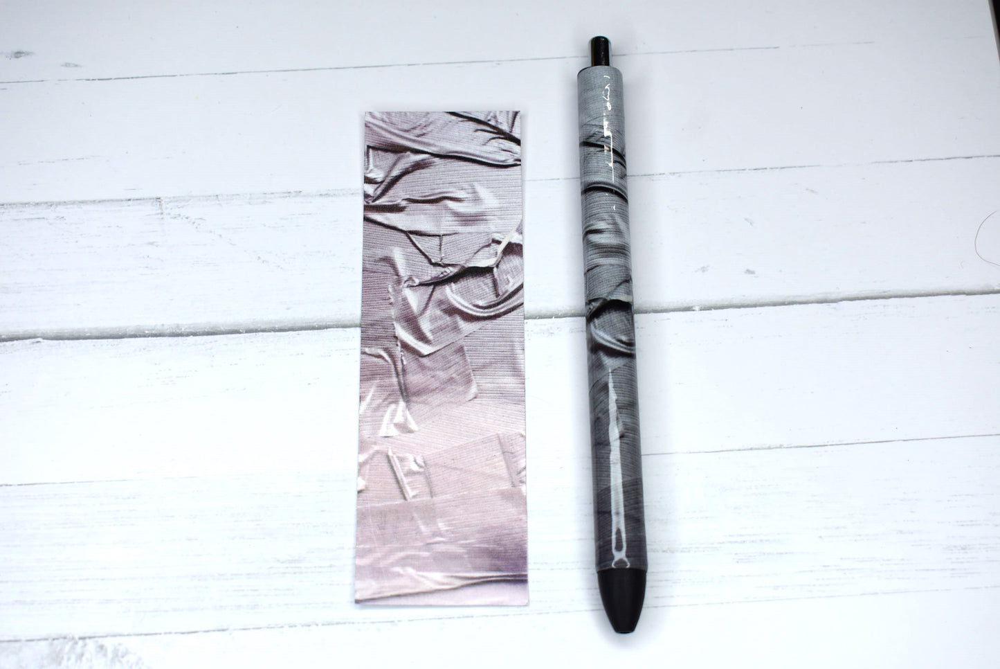 This Gel Pen offers a Epoxy Resin finish and boasts a Duct Tape image and has black ink. It is refillable and includes 1 extra refill cartridge.