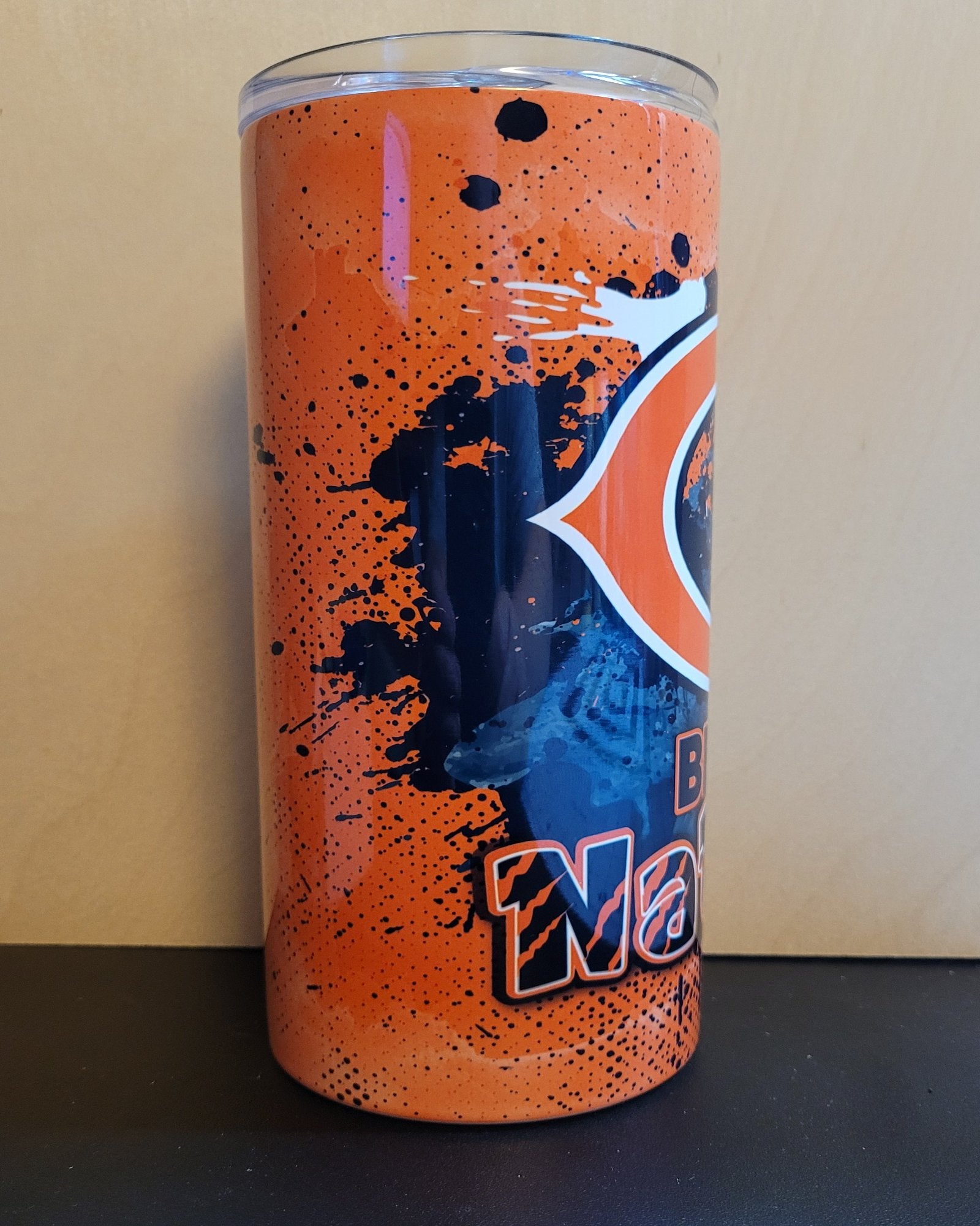 We present our new Sports Series to you with this Bears Paint Splash tumbler. Navy blue &amp; orange colors in a paint splatter format for a unique look.