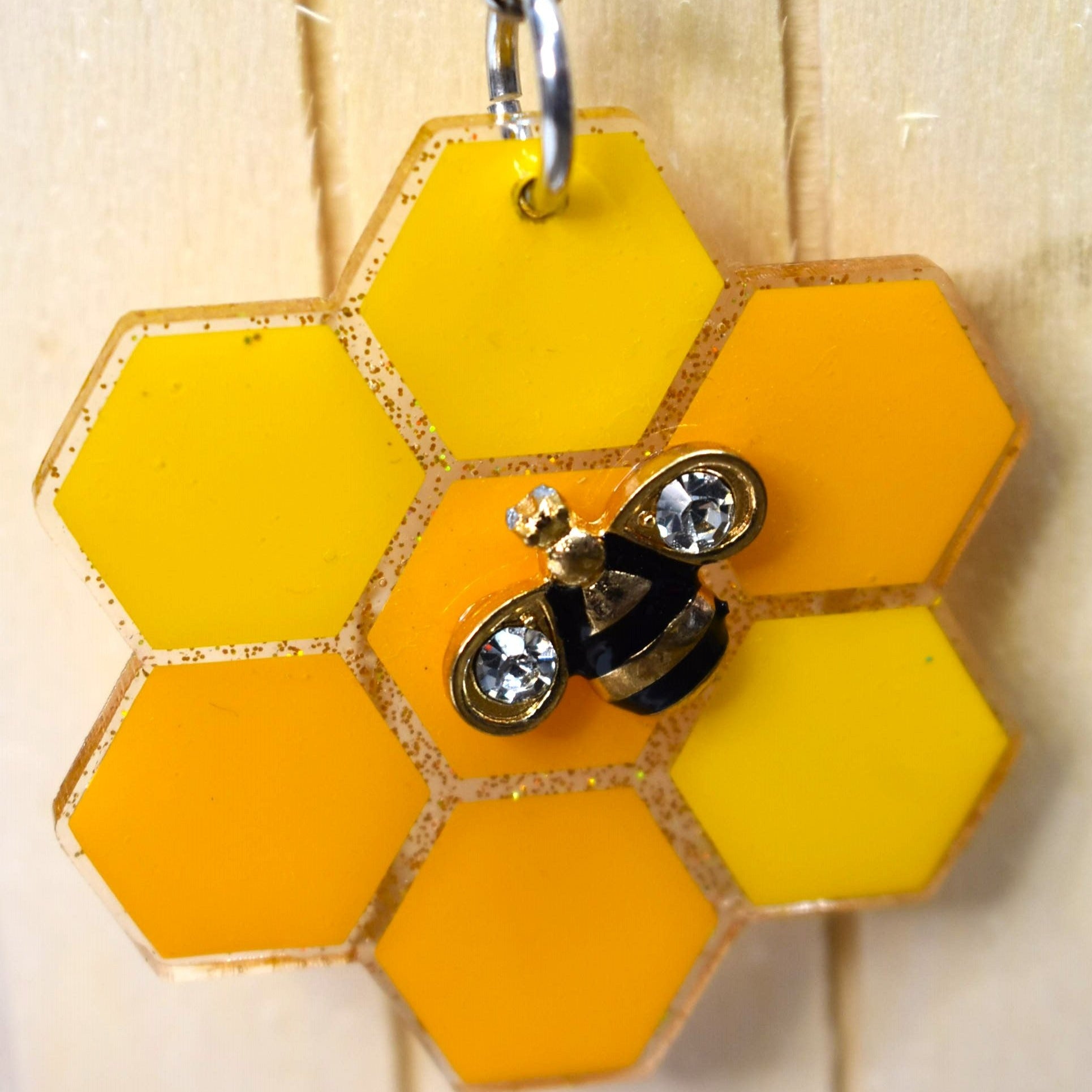 These Keychains are as busy as bees. With a Honey Comb pattern, glitter backs, and a sturdy acrylic resin material, you'll be buzzing with joy. Choose from 2 bee styles - a 2 wing or a 4 wing option.